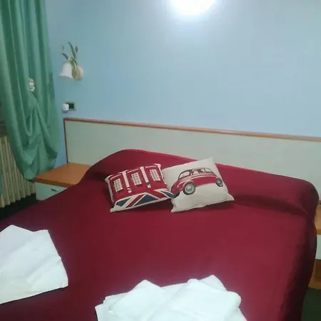 ホテル Gli Archi アックイテルメ